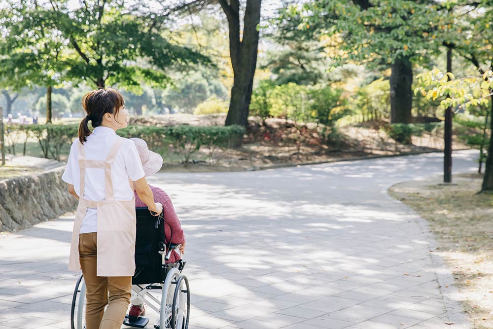 介護の仕事、無資格でも大丈夫！ 資格がなくてもできる仕事とは｜コラム「介護のお仕事」01｜医療21