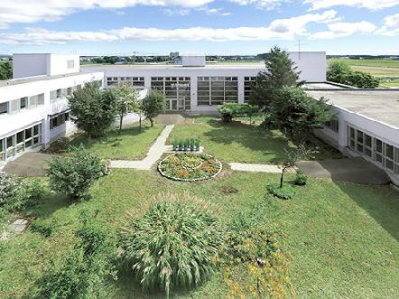 北海道の自然豊かな立地の老健です。研修、短時間正職員制度あり。交通も便利です。