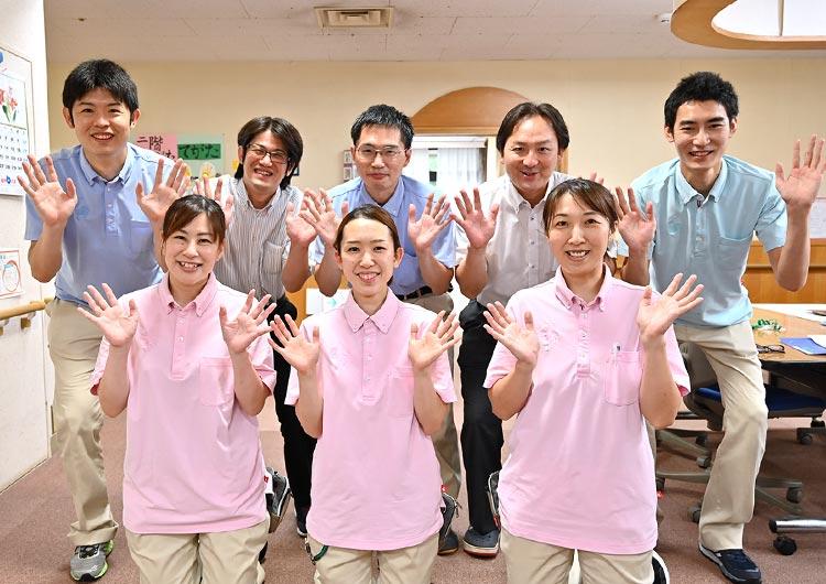 働きやすさを証明する職員定着率の高さ。資格取得を推進し、キャリアアップを応援。
