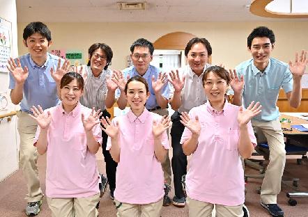 働きやすさを証明する職員定着率の高さ。資格取得を推進し、キャリアアップを応援。