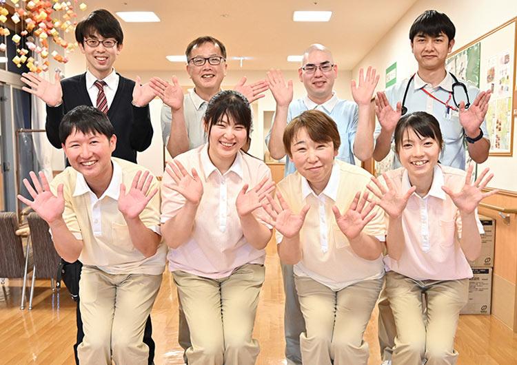 部署や役職を超えた仲の良さが自慢。介護って楽しい！が実感できる職場です。
