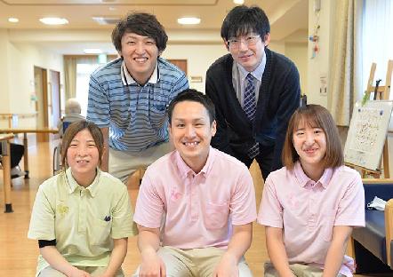 ビジョンを持って介護の仕事に。施設長との距離が近く、風通しの良い人間関係が自慢。