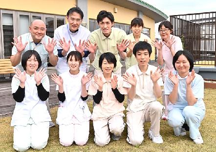 教育・待遇・福利厚生面が充実。働きながら介護福祉士を目指す方を応援します。