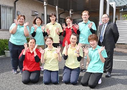 ショートステイとデイサービスの併設施設。未経験から介護を学びたい方も大歓迎です。