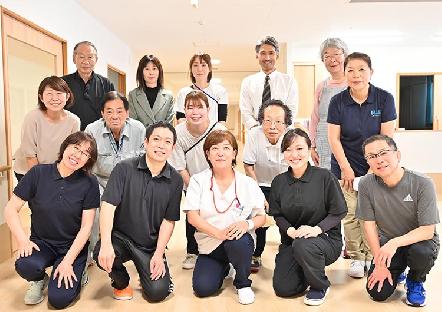 2022年開設の、従来型/ユニット型併設の特養。人を大切にし、チーム連携を重視しています。