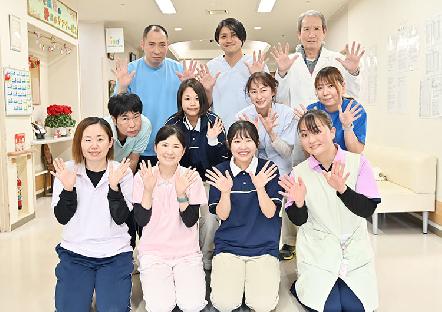 職員定着率が高く、働くママ・パパが多数活躍中。多職種チームで幅広いサービスを提供しています。