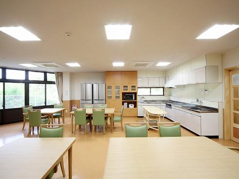 小規模多機能型居宅介護事業こすもす つが